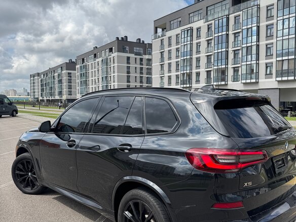 2021 BMW X5 M50i IV (G05/G18), чёрный, 4500000 рублей - вид 5