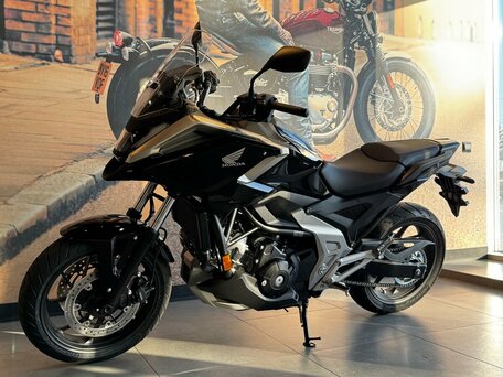 2025 Honda NC 750X, чёрный, 1370000 рублей, вид 1