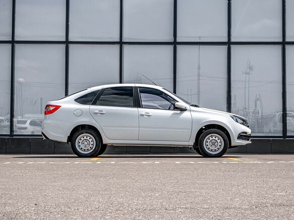 2026 Lada (ВАЗ) Granta I Рестайлинг, белый - вид 8