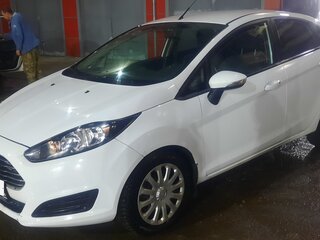 2015 Ford Fiesta Mk6 Рестайлинг, белый, 730000 рублей, вид 3