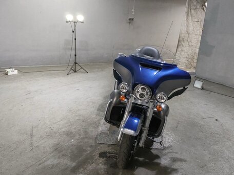 2017 Harley-Davidson Electra Glide, синий, 1800000 рублей, вид 3