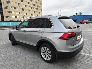 2017 Volkswagen Tiguan II, серебристый, 2495000 рублей, вид 5