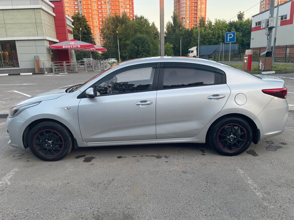 2017 Kia Rio IV, серебристый, 1100000 рублей - вид 7