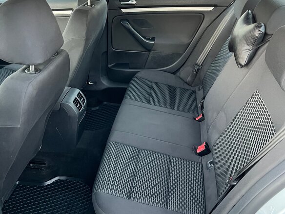 2010 Volkswagen Jetta V, серебристый - вид 9