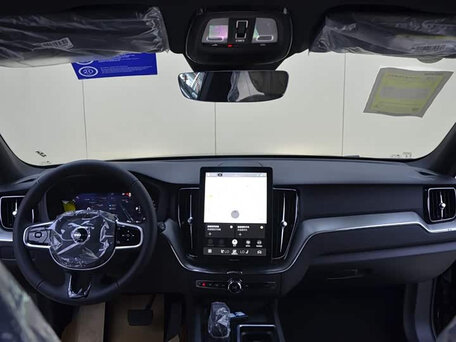 2025 Volvo XC60 II Рестайлинг 2, чёрный, 4811502 рублей, вид 4