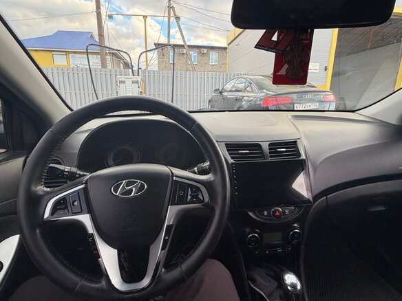 2011 Hyundai Solaris I, чёрный, 750000 рублей - вид 9