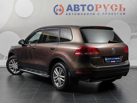 2012 Volkswagen Touareg II, коричневый, 1530000 рублей, вид 2