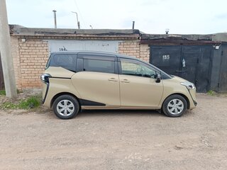 2020 Toyota Sienta II Рестайлинг, коричневый, 1675000 рублей, вид 3