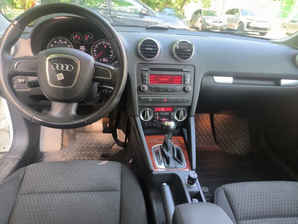 2012 Audi A3 II (8P) Рестайлинг 2, белый, 900000 рублей - вид 5