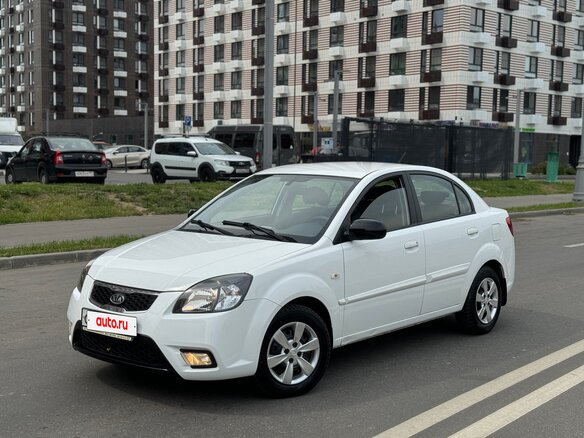 2011 Kia Rio II Рестайлинг, белый