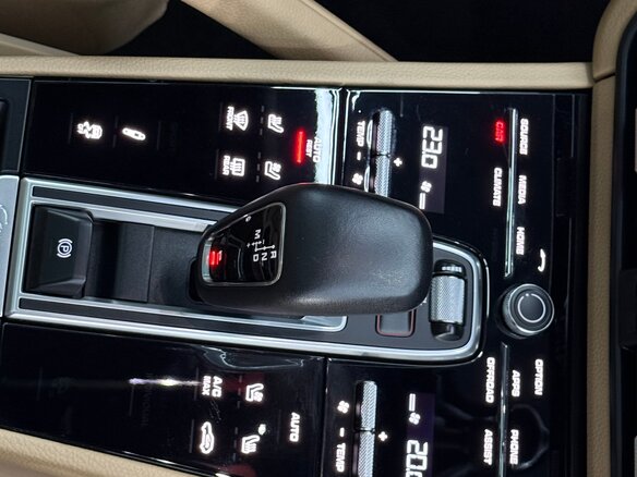 2022 Porsche Cayenne III, красный, 8990000 рублей - вид 12