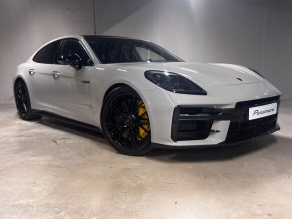 2026 Porsche Panamera Turbo S E-Hybrid III, серый, 34700000 рублей - вид 2