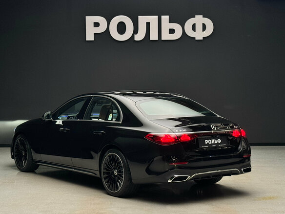 2025 Mercedes-Benz E-Класс 300 VI (W214, S214), чёрный - вид 2