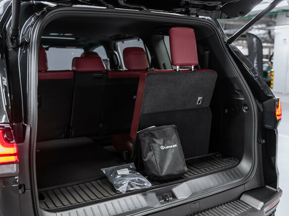 2026 Lexus LX 500d IV, чёрный - вид 4
