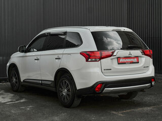 2015 Mitsubishi Outlander III Рестайлинг 2, белый, 1650000 рублей, вид 4