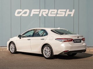 2019 Toyota Camry VIII (XV70), белый, 2880000 рублей, вид 2