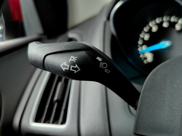 2017 Ford Focus III Рестайлинг, красный, 849000 рублей - вид 13