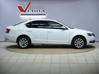 2018 Skoda Octavia III (A7) Рестайлинг, белый, 1590000 рублей, вид 4