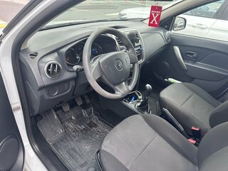 2017 Renault Logan II, белый, 670000 рублей, вид 2