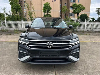 2022 Volkswagen Tiguan II Рестайлинг, чёрный, 2712000 рублей, вид 2