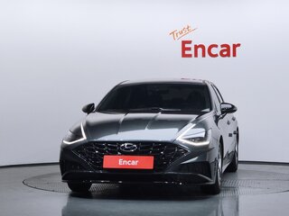 2022 Hyundai Sonata VIII (DN8), серебристый, 1660000 рублей, вид 2