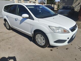 2011 Ford Focus II Рестайлинг, белый, 400000 рублей, вид 2