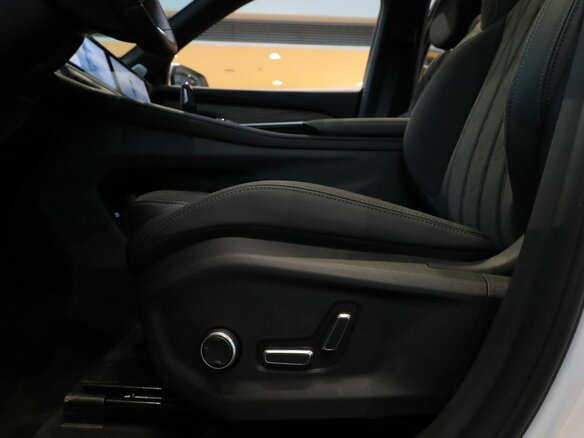 2026 Geely Monjaro I Рестайлинг, белый, 4954990 рублей - вид 12