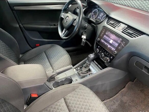 2017 Skoda Octavia III (A7) Рестайлинг, жёлтый, 1080000 рублей - вид 2