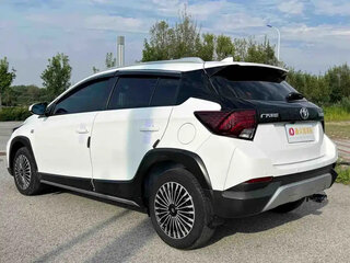 2023 Toyota Yaris L X XP150 Рестайлинг, белый, 1129099 рублей, вид 4