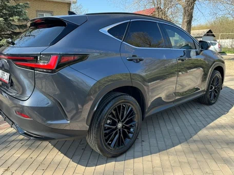 2021 Lexus NX 350h II, серый, 4599000 рублей, вид 3