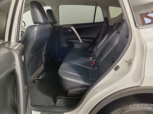 2018 Toyota RAV4 IV (XA40) Рестайлинг, белый, 2075000 рублей - вид 15