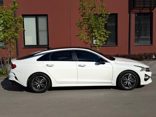2020 Kia K5 III, белый, 2299000 рублей, вид 4
