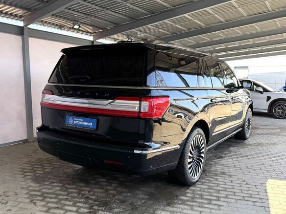 2019 Lincoln Navigator IV, чёрный, 7399000 рублей - вид 4