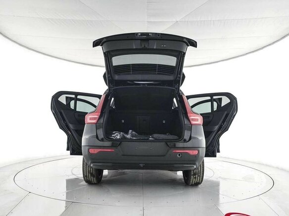 2026 Volvo XC40 I Рестайлинг, чёрный, 4670000 рублей - вид 5