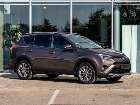 2017 Toyota RAV4 IV (XA40) Рестайлинг, коричневый, 1875000 рублей, вид 3