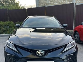 2021 Toyota Camry VIII (XV70) Рестайлинг, чёрный, 3800000 рублей, вид 2