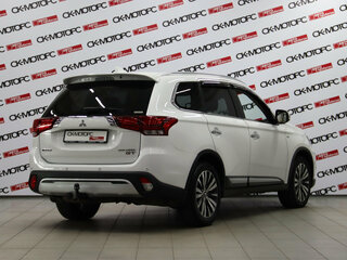 2019 Mitsubishi Outlander III Рестайлинг 3, белый, 2730350 рублей, вид 4