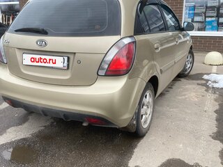 2010 Kia Rio II Рестайлинг, бежевый, 550000 рублей, вид 3