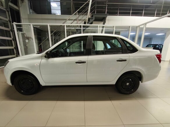 2026 Lada (ВАЗ) Granta I Рестайлинг, белый - вид 3