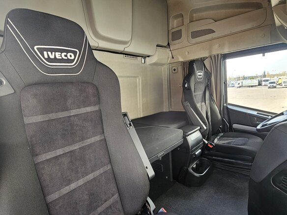 2022 Iveco Stralis, чёрный - вид 18