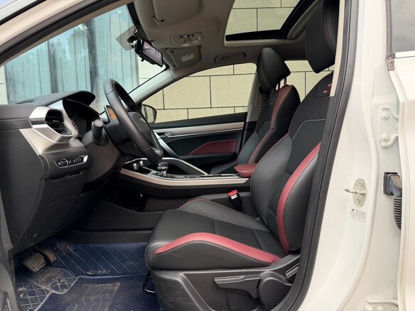 2022 Geely Binyue I Рестайлинг, белый - вид 5