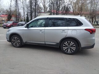 2019 Mitsubishi Outlander III Рестайлинг 3, серебристый, 2600000 рублей, вид 5