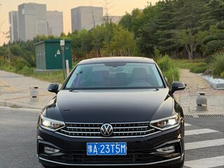 2022 Volkswagen Magotan B8 Рестайлинг, чёрный, 1724000 рублей, вид 2