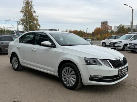 2020 Skoda Octavia III (A7) Рестайлинг, белый, 1870000 рублей, вид 4