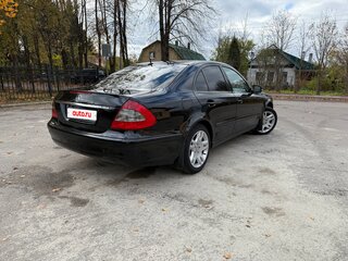 2004 Mercedes-Benz E-Класс 200 III (W211, S211), чёрный, 1350000 рублей, вид 4