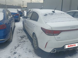 2022 Kia Rio IV Рестайлинг, белый, 1348300 рублей, вид 3