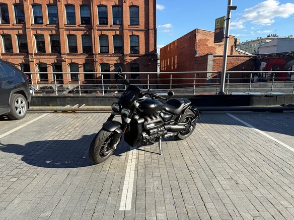 2023 Triumph Rocket 3, красный, 2500000 рублей - вид 1