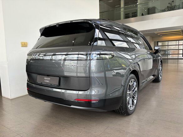 2026 Lynk & Co 900, чёрный - вид 34