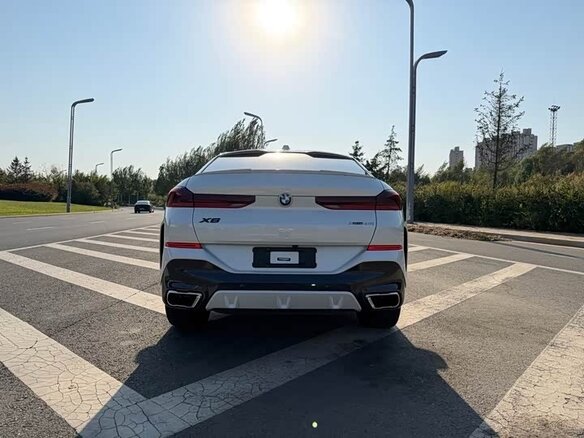 2024 BMW X6 40i III (G06) Рестайлинг, белый - вид 6