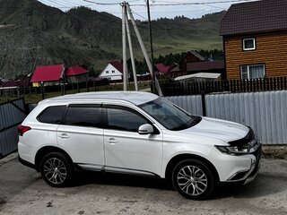2016 Mitsubishi Outlander III Рестайлинг 2, белый, 1800000 рублей, вид 2